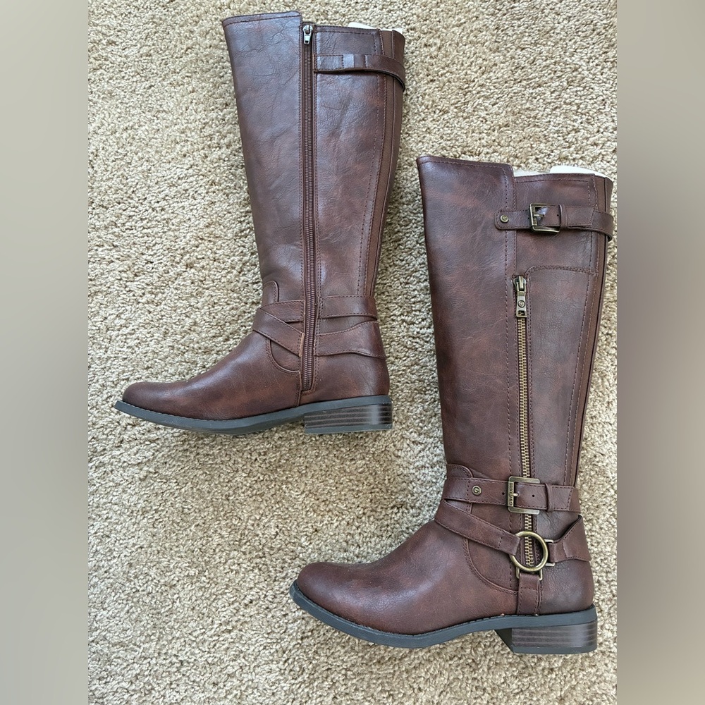 Brown Boots G by Guess
Size 7 1/2 M 
Like new 
Worn twice 
Final sale
